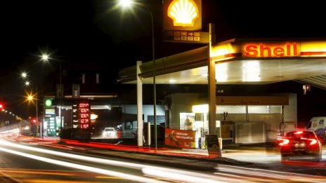 Chevron и Shell продават част от малките си петролни рафинерии