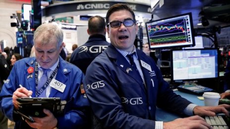 Wall Street е на червено в очакване на новото изказване на председателя на Фед*