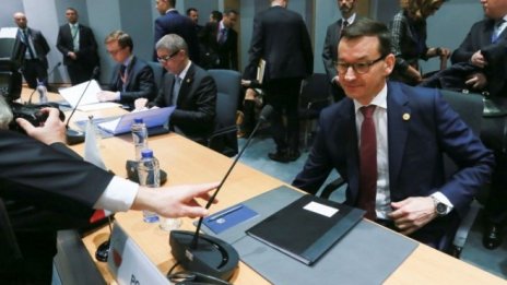 ЕК и Полша ще се опитат да изгладят отношенията на извънредна среща