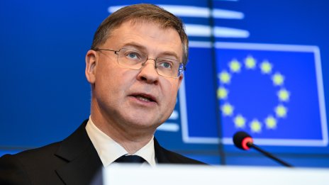 Домбровскис: Търговският дисбаланс между ЕС и Китай далеч надхвърля автомобилите