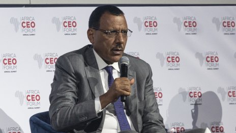 Нигер осигурява плодородна почва за конкуренция между великите сили