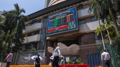 Акциите в Китай поскъпват след данните за производствената активност