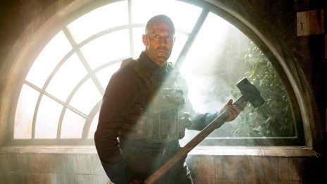 Новият екшън с Джейсън Стейтъм измести "Снежанка" от първото място в боксофиса в САЩ