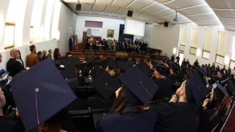 ВУЗФ продължава приема на студенти само с оценки от матури