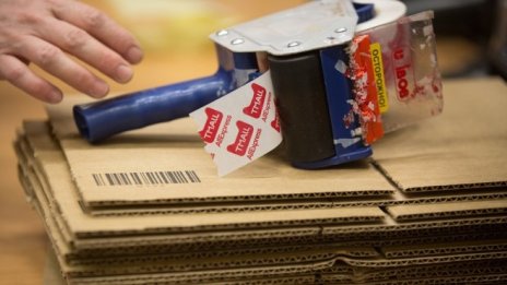 Скокът в онлайн продажбите помогна на Alibaba да надмине очакванията