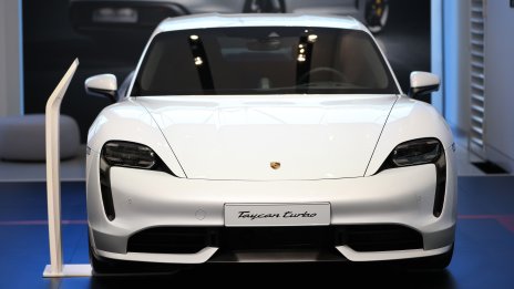 Porsche влага над 20 млрд. евро в електрификация на портфолиото си