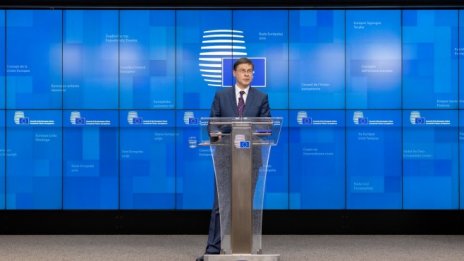 Домбровскис: Първите плащания по Плана за възстановяване се очакват през юли