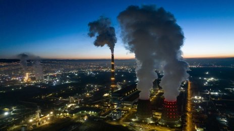 Връзката между икономическото развитие и въглеродните емисии се къса