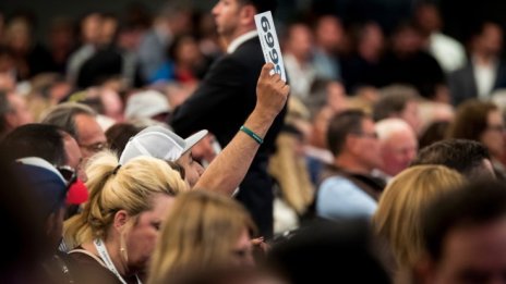 На търг при данъчните 