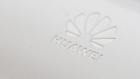 Китай осъди поредния удар на САЩ по Huawei