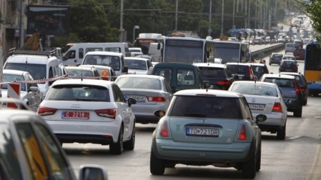 Да има ли глоба за пешеходците за говорене по телефон при пресичане?