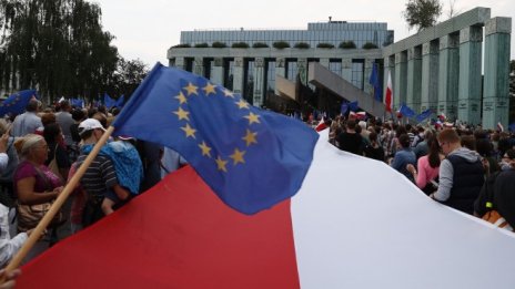 Европейският съд нареди на Полша да спре съдебната реформа
