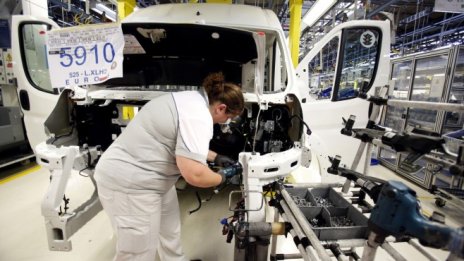 Stellantis спира производството на микробуси в Италия заради недостиг на двигатели