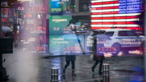 Dow Jones изтри почти 250 пункта на финала на сесията