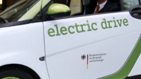 Отделни платна и паркинги и 10 години без данък за електромобилите в Германия