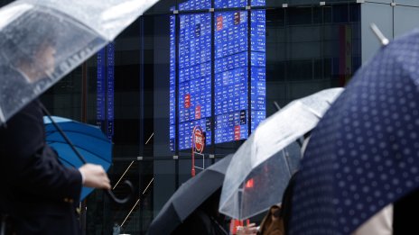 Агресивната търговска политика на САЩ потопи азиатските индекси