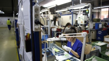 Промишленото производство се забавя през юли 