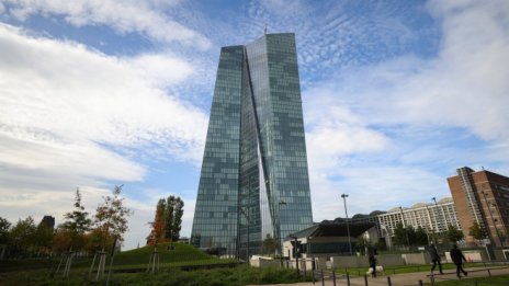 Луис де Гиндос: Ще отнеме време инфлацията в еврозоната да падне под 2%