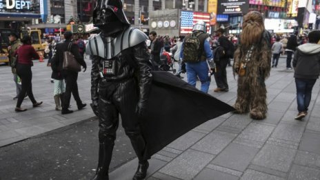 Печалбата на "Междузвездни войни" вероятно ще надмине 1 млрд. долара този уикенд