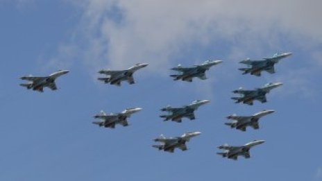 Руски самолети упражняват бомбардиране на вражески кораби на учения в Черно море