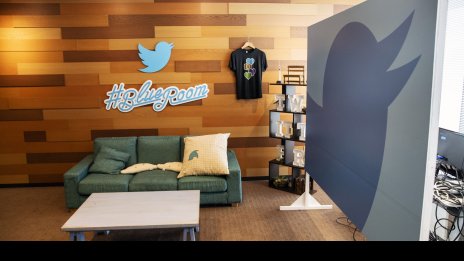 Bloomberg: Мъск планира да премахне половината от работните места в Twitter