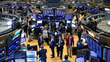 Dow прибави над 500 пункта, подкрепен от силното представяне на Caterpillar