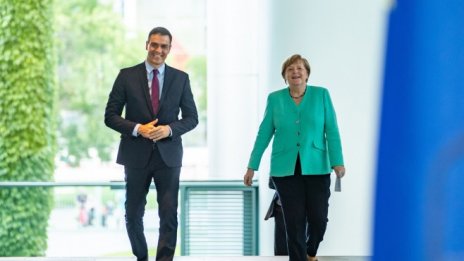 Меркел е готова на компромис в преговорите за спасителната програма на ЕС