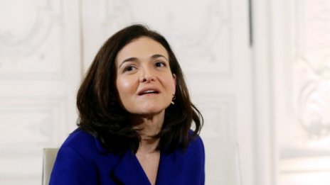 Шерил Сандбърг: Facebook трябва да направи повече за справяне с руската намеса