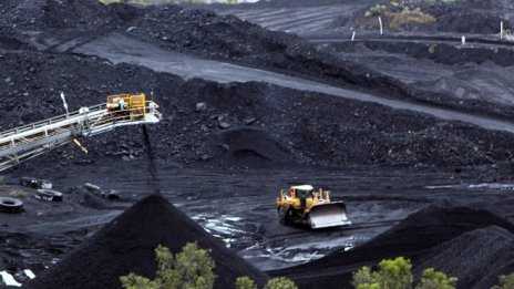 Предстои първата копка на най-полемичната въглищна мина в света