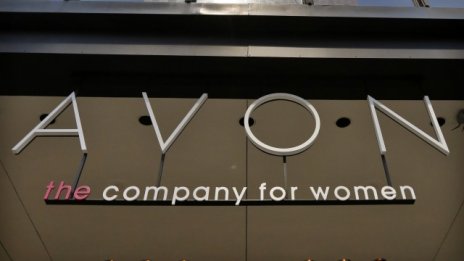 Avon сви загубата си, но изпитва трудности на развиващите се пазари