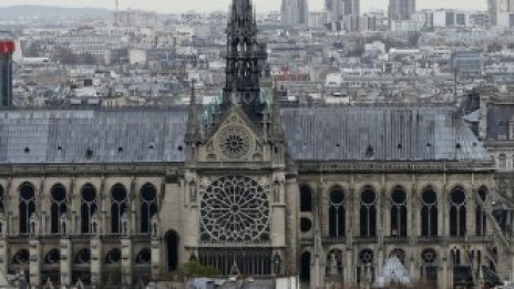 Гледайте Нотр Дам, мислете за България!