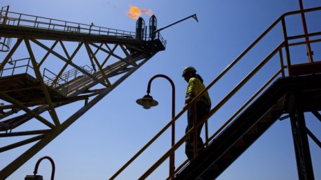 Цената на петрола започва новия месец с ръстове въпреки несигурностите*