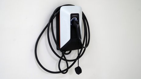 Кабинетът готви улеснен режим за инсталиране на зарядни станции в многофамилни сгради