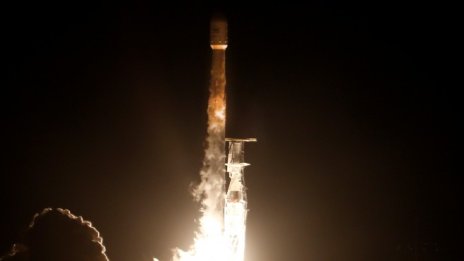 SpaceX стартира изграждането на своята глобална сателитна мрежа