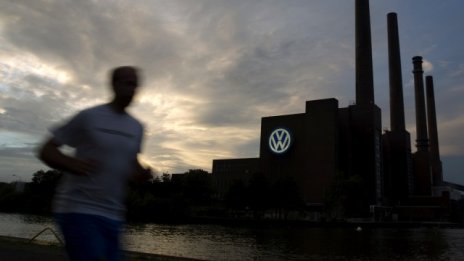 Spiegel: Десетки мениджъри на Volkswagen са замесени в скандала