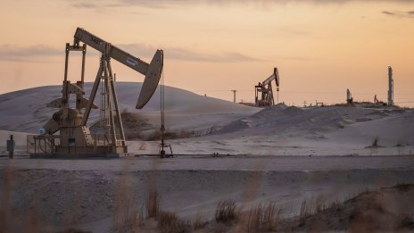 Петролът остава на зелено заради притесненията за още санкции на САЩ срещу Русия*