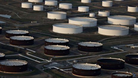 Опасенията за прекъснати доставки на петрол повишават цената на суровината*