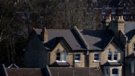 Повишаването на лихвите няма да спре поскъпването на жилищата във Великобритания