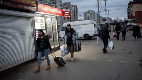 Автобуси пътуват към Киев и Одеса, за да евакуират българи