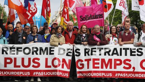 Френската полиция влезе в сблъсъци с анархисти по време на шествията за Деня на труда