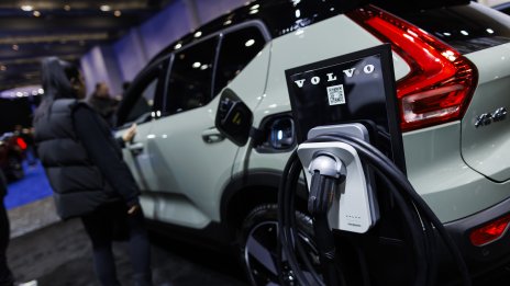 Volvo Cars понижи за втори път тази година целта си за печалбата и приходите