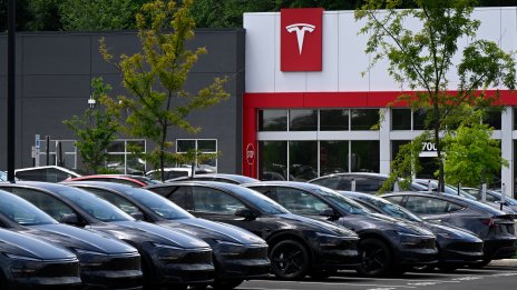 Има ли светлина в края на тунела при продажбите на Tesla?