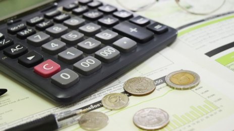 Разходите на учителите за транспорт и наем ще бъдат облекчени