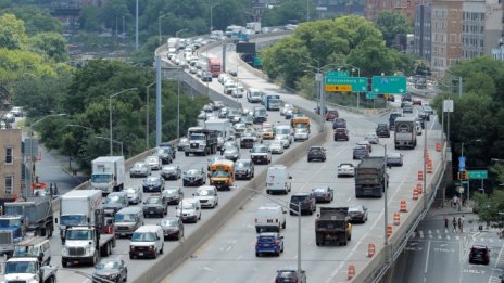 Ню Йорк се готви да сложи таван на новите лицензи за Uber