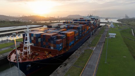 Как Швейцария се превърна в страната с най-голям флот от контейнеровози