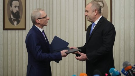 "Продължаваме промяната" получи втория мандат за правителство