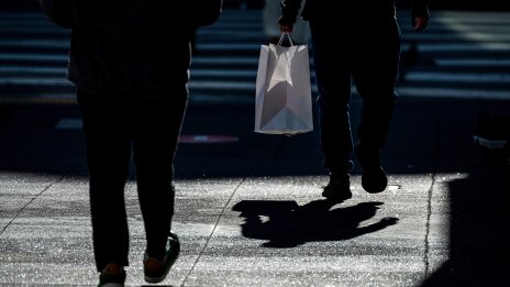 Продажбите на дребно в САЩ се свиват с повече от очакваното през януари