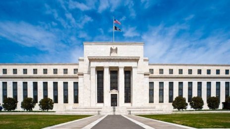 Фед повишава лихвата на фона на падаща инфлация и забавен икономически растеж