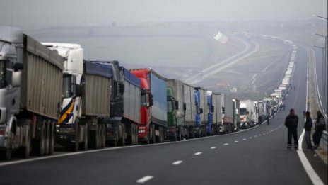 Ревизоро: Фирми имат "абонамент" митничарите да не бавят техни камиони