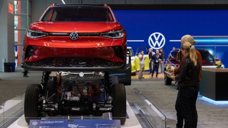 Volkswagen ще се придържа към електромобилната си стратегия за САЩ през 2024 г.